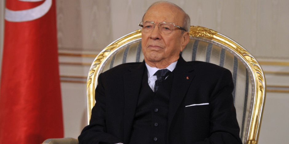 الرئيس التونسي يلتقي بمحافظ البنك المركزي للاطلاع علي الموقف الاقتصادي للبلاد