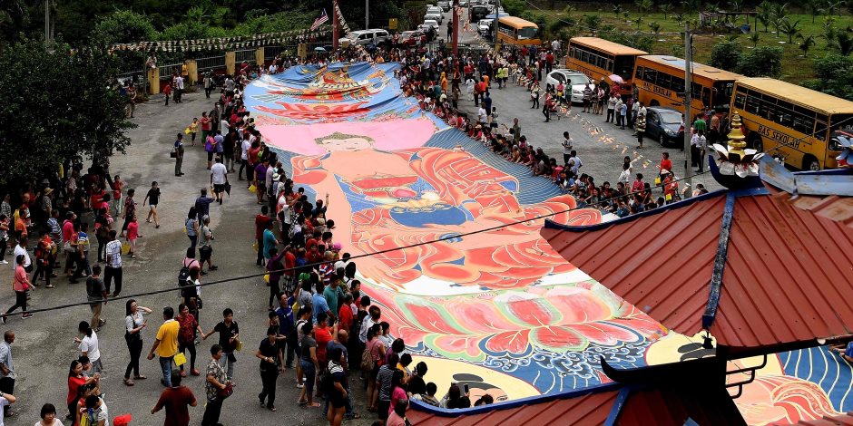 البوذيون يحتفلون بذكرى ميلاد بوذا في ماليزيا ونيبال وسريلانكا (صور)