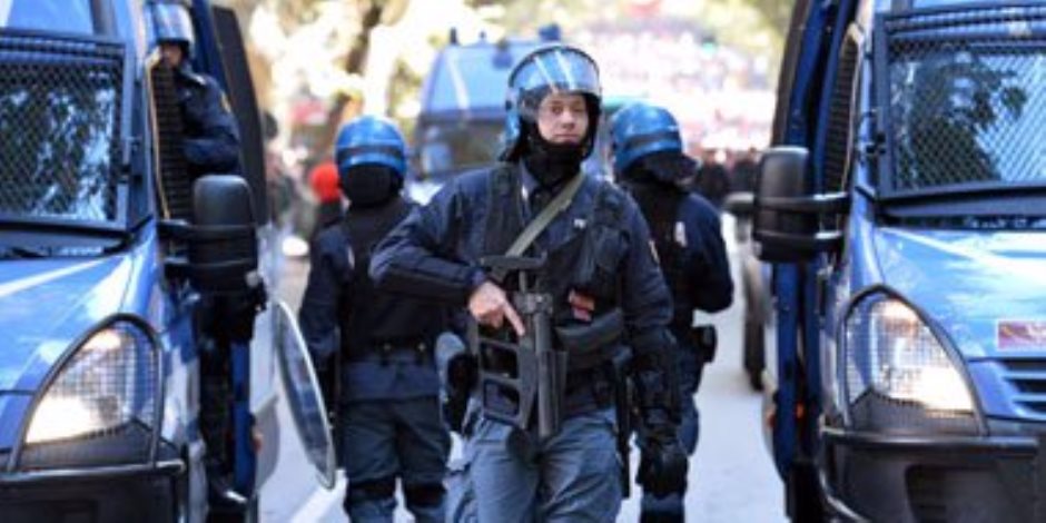 اشتباكات في روما بعد طرد الشرطة للاجئين احتلوا ميدانًا