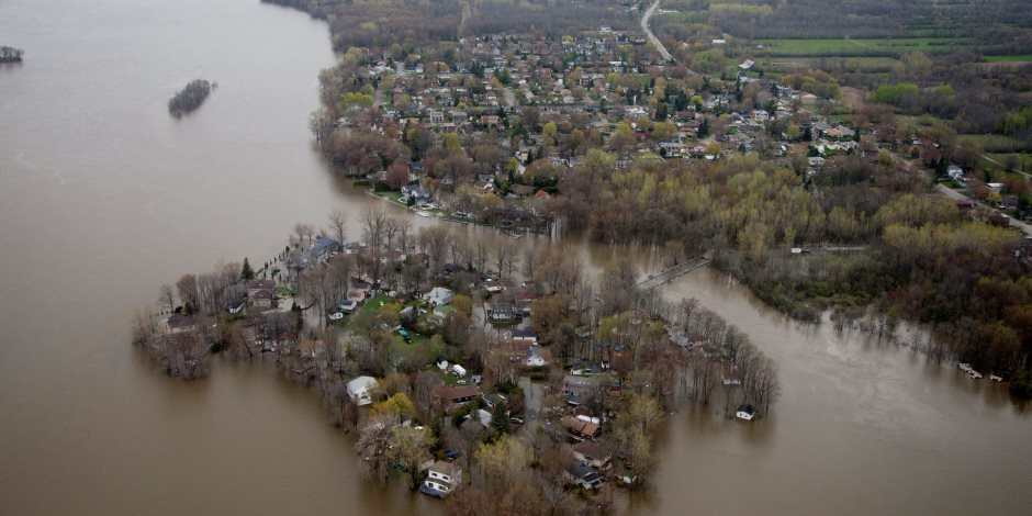 الفيضانات تغمر مئات المنازل فى كندا والسلطات تخلى بعض البلدات 
