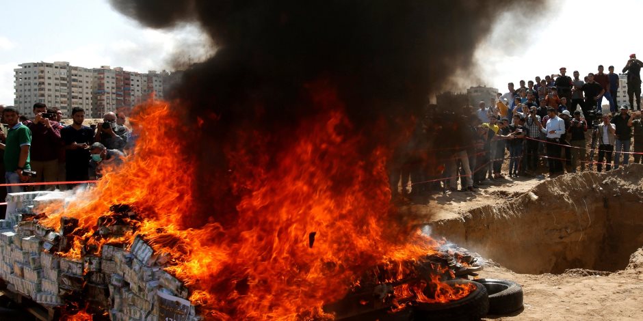 حرق كميات كبيرة من المواد المخدرة فى غزة