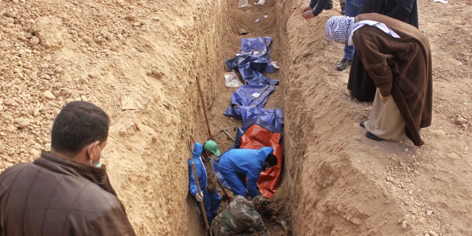العثور على 400 جثة فى مقابر جماعية قرب الحويجة بالعراق