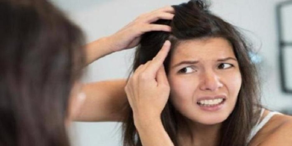 5 أعراض تخبرك بنقص عناصر الجسم الغذائية.. شيب الشعر أبرزها 