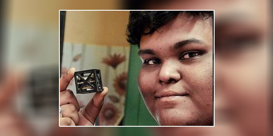 طالب هندى يقوم بكسر الرقم القياسى العالمى بصنع أخف قمر صناعى