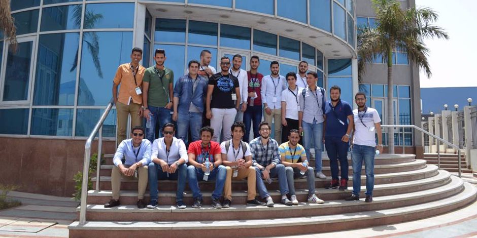 مصر للطيران للصيانة والأعمال تستضيف طلاب جامعة فاروس (صور)