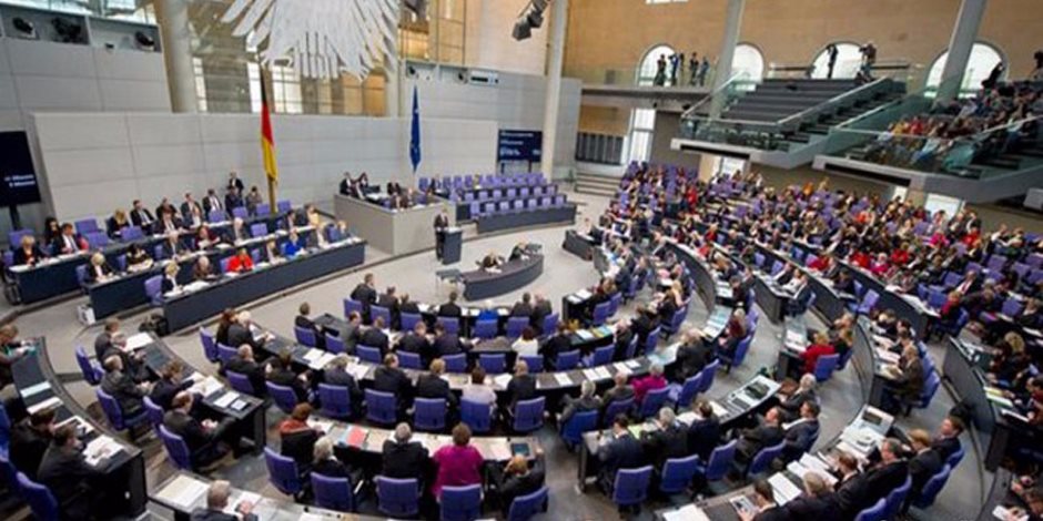 البرلمان الألماني يوافق على تخفض التواجد العسكري بقوات الناتو في كوسوفو