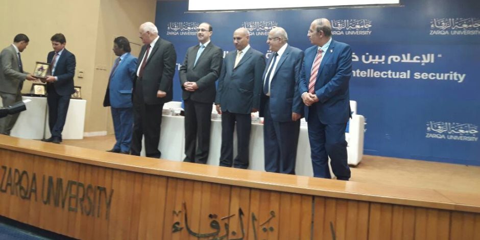وزير الإعلام الأردني يكرم رئيس جامعة أسيوط (صور)