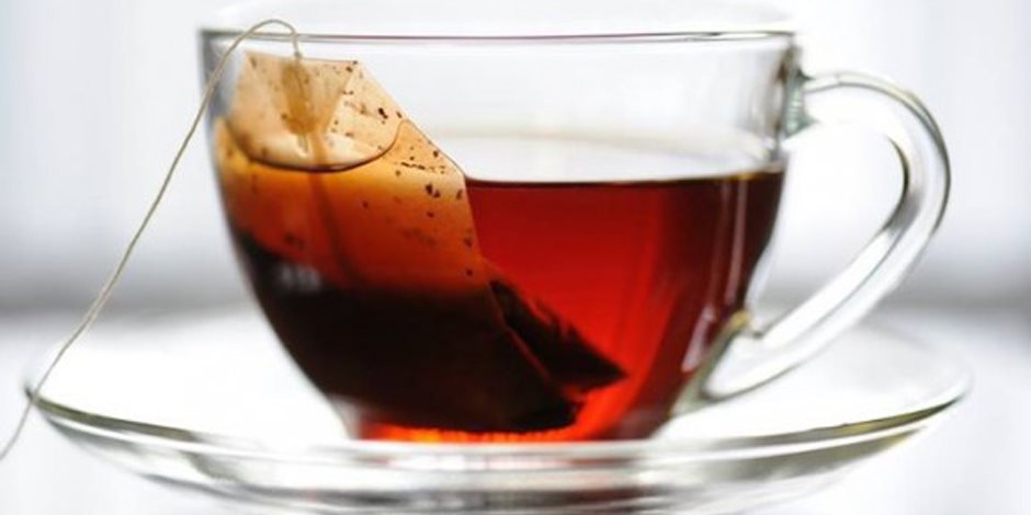10 أضرار عند شرب الشاي على معدة فارغة منها الغثيان والدوخة والانتفاخ  