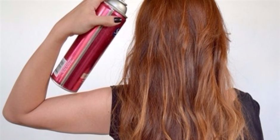 ماذا يحدث عندما تستخدم كمية كبيرة من مثبت الشعر؟