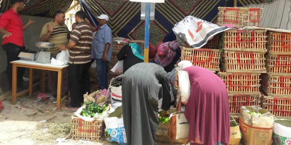 تخفيضات على أسعار الخضروات والفاكهة تصل 30% بمعرض «أهلا رمضان» بكفر الشيخ