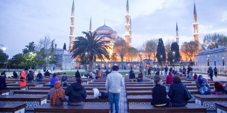 تركيا تستحدث دينا جديدا.. أنقرة تبحث قانون للترفيه في المساجد