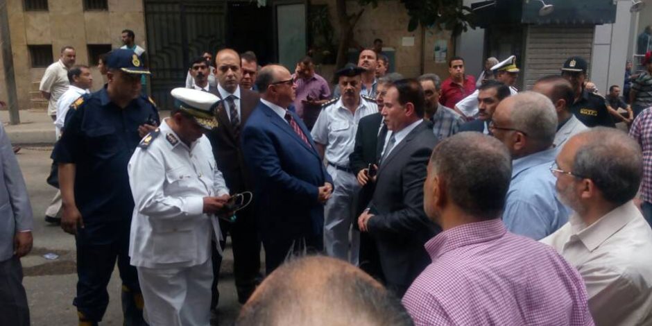 مدير أمن القاهرة يتفقد إخماد حريق مبنى تأمينات وسط البلد (صور)