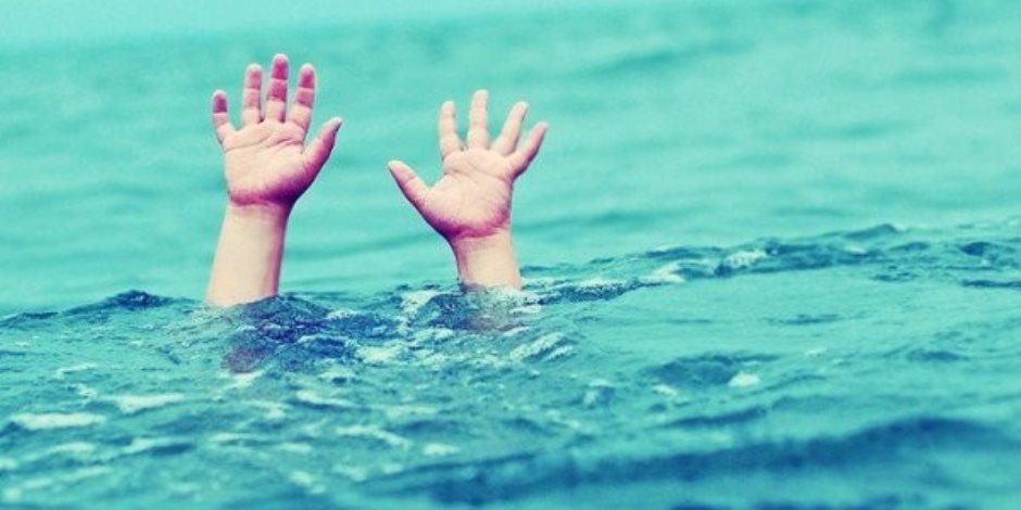دفن جثامين 3 أطفال توفوا غرقا بمياه النيل في الصف