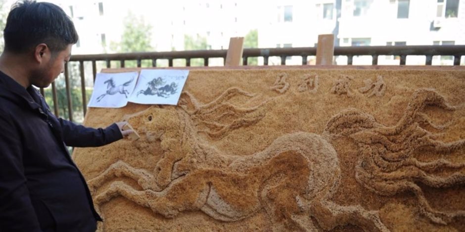 فنان صيني هاو يصنع لوحة فنية ثلاثية الأبعاد باستخدام أكثر من نصف مليون خلة أسنان