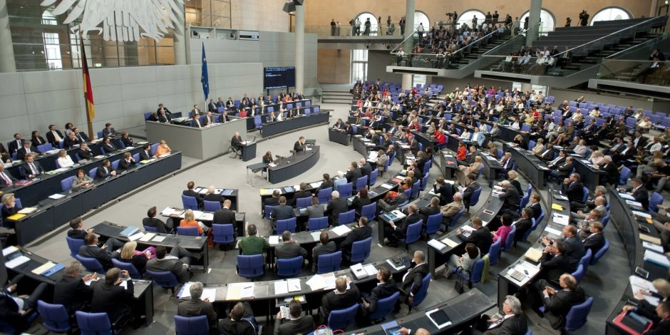 البرلمان الألماني يصادق على قانون تشديد اللجوء