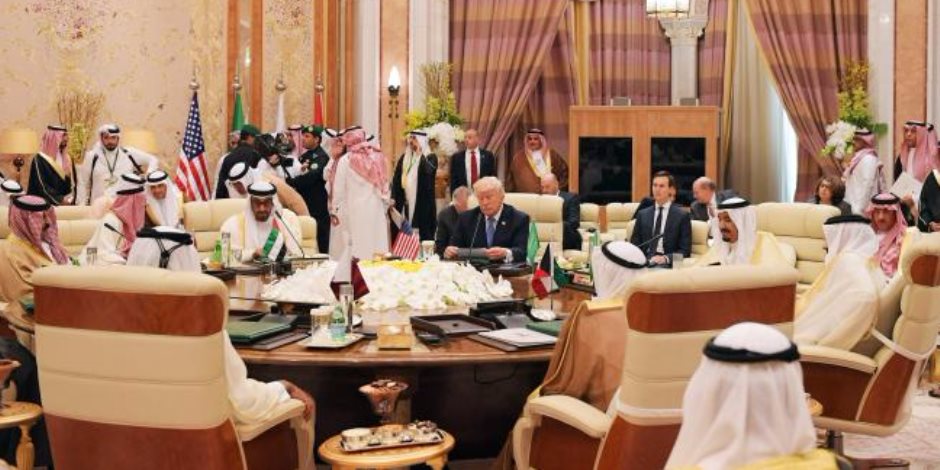 التسريبات تلاحق «ترامب» في السعودية.. والإرهاب ومحاربة داعش محور كلمته في قمة الرياض