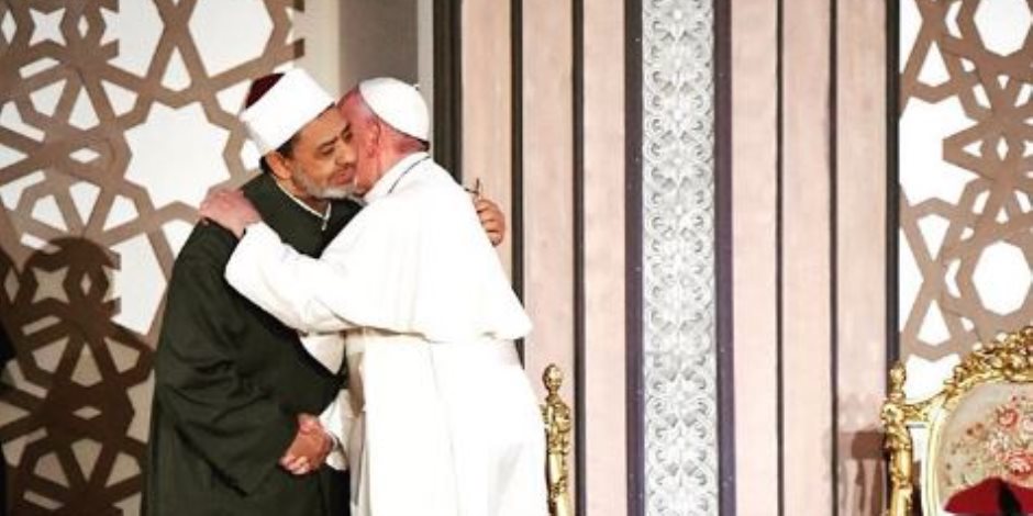 بابا الفاتيكان يتضامن مع مصر ضد الإرهاب: قلوبنا معكم
