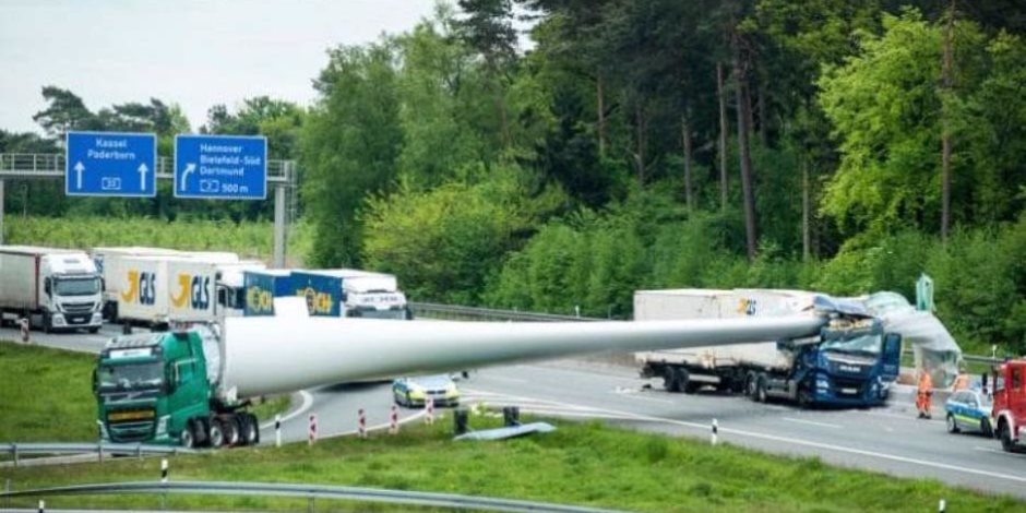إغلاق جزء من الأوتوبان في ألمانيا بسبب سقوط توربين رياح