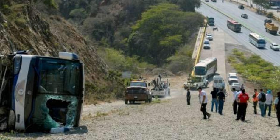 إصابة 9 أشخاص فى انقلاب أتوبيس بطريق الكافورى غرب الإسكندرية