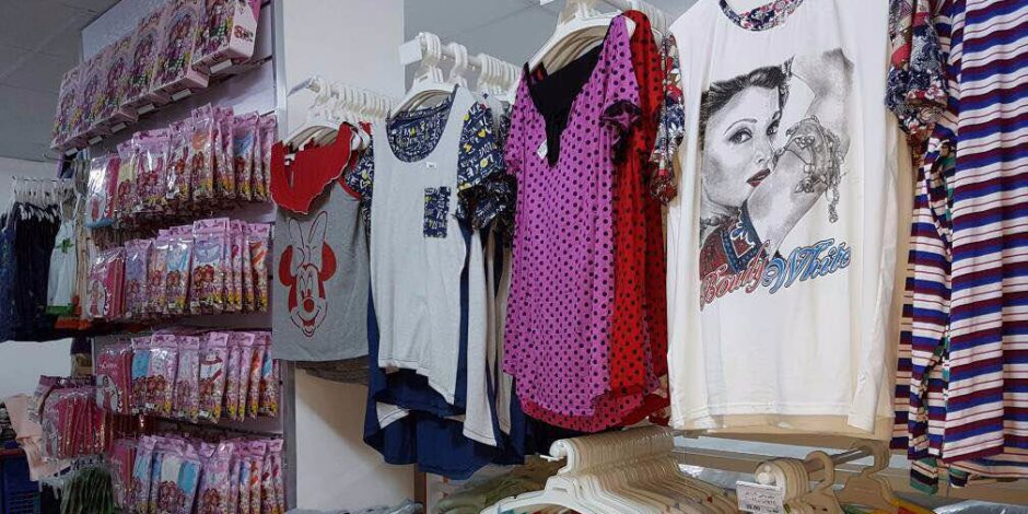 «مهرجان الملابس».. ملتقى لبيعها بأسعار زهيدة في الزيتون  