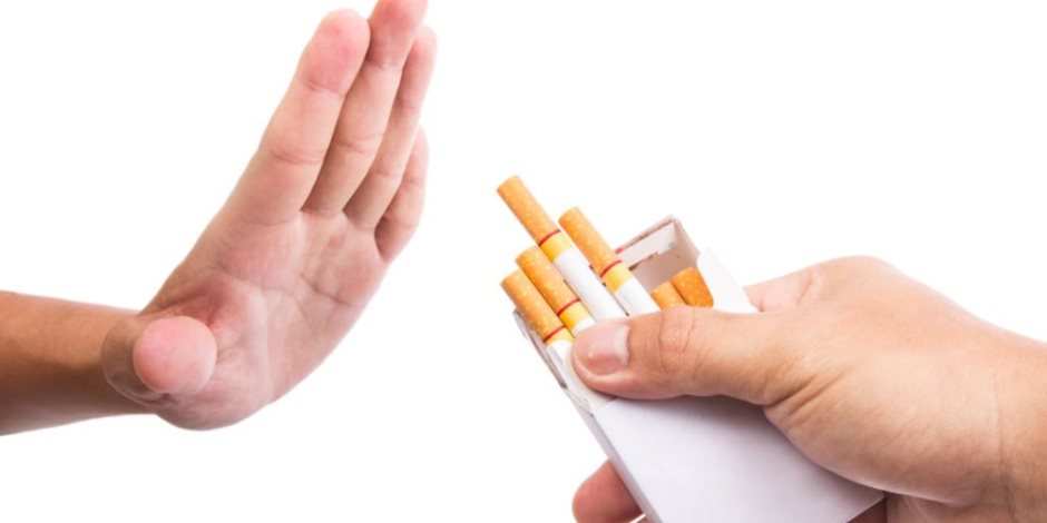 الإقلاع عن التدخين يمكن أن يقلل من مشاكل وإصابات العمود الفقري