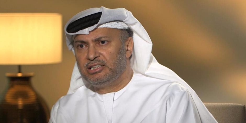 أنور قرقاش ينصح قطر للخروج من الأزمة