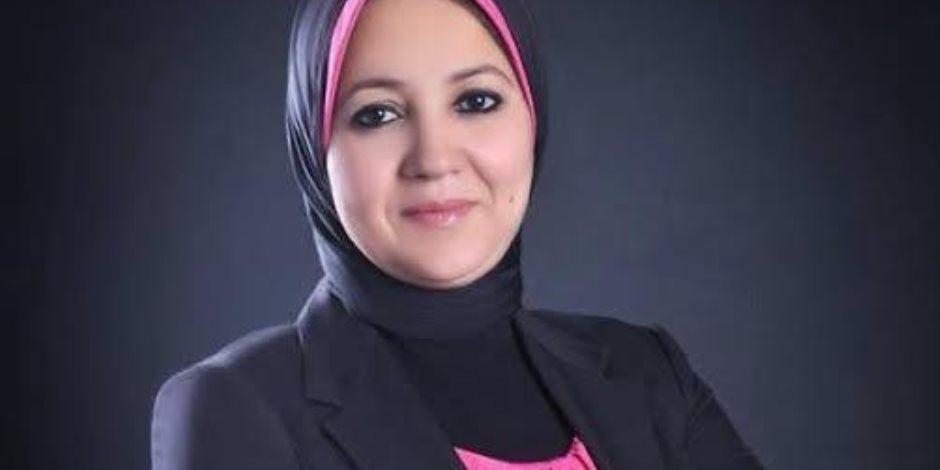 قصف جبهة.. برلمانية لنائب وزير الصحة: عندي برد وبشرب أعشاب عشان نواقص الأدوية