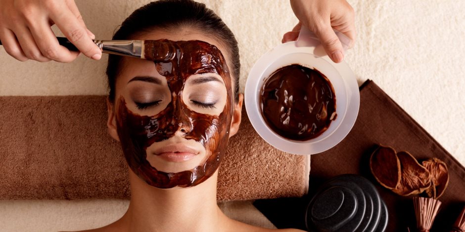 من غير عمليات.. 3 طرق طبيعية لشد جلد الوجه
