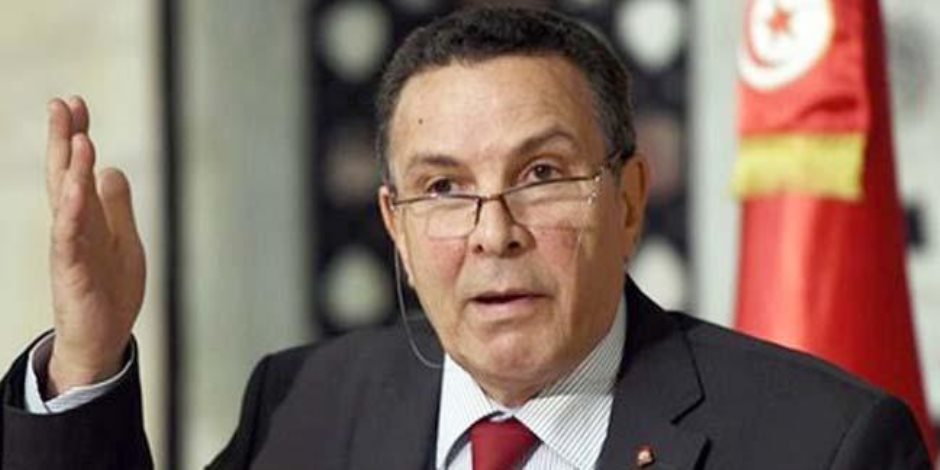 وزير الدفاع التونسي: نحقق في صحة تحويل أموال قطرية عبر بلادنا لدعم الإرهاب