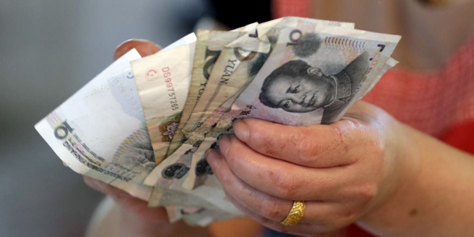 مع اتجاه العالم لزيادة احتياطياتها من اليوان الصيني في 2021.. توقعات بانخفاض حصة الدولار لـ 40% من الاحتياطي النقدي عالميا