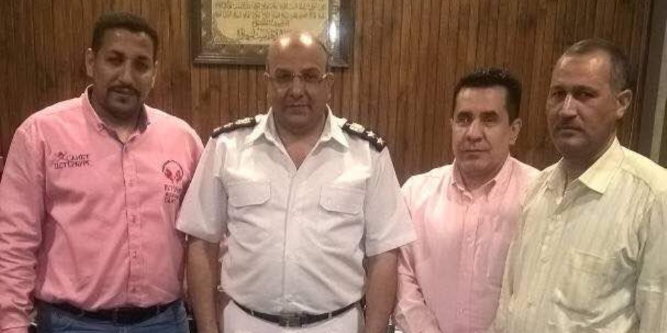 منظمة حقوقية تساعد الشرطة في التخفيف عن سجناء قسم عين شمس