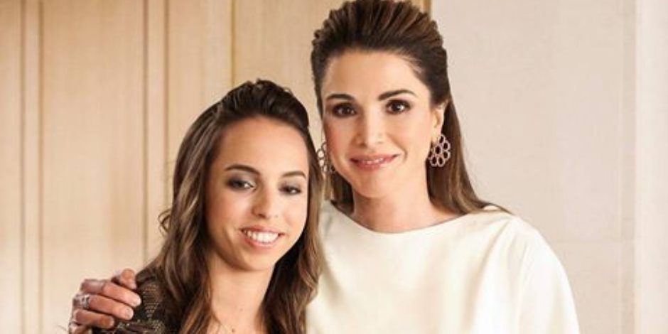البساطة سر الجمال..شاهد أخر اطلالات الملكة رانيا وابنتها 