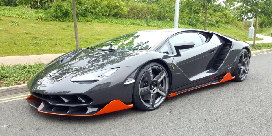 لامبورجينى سينتيناريو النادرة تصل إلى بريطانيا