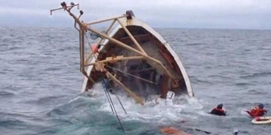 غرق مركب صيد قبالة سواحل بورسعيد.. وانتشال اثنين فقط من طاقمه