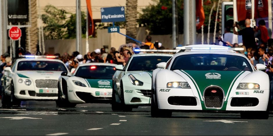 شرطة دبي تخصص منصات لإسعاد الموظفين في الإدارات العامة