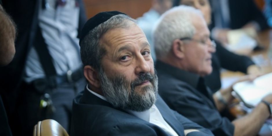 التحقيق مع وزير الداخلية الإسرائيلي في شبهة فساد