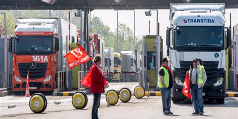 استمرار إضراب سائقي شاحنات نقل الوقود في فرنسا