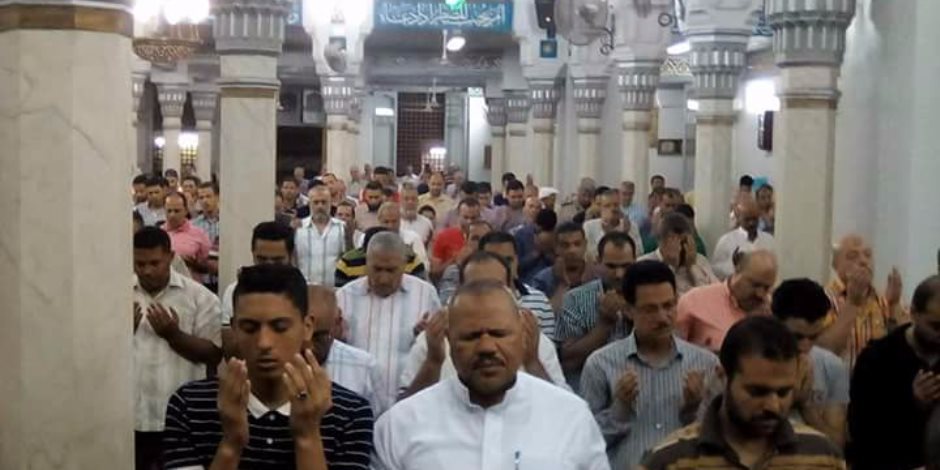 ملايين المصلين يستعدون لتأدية صلاة عيد الفطر بالساحات والمساجد