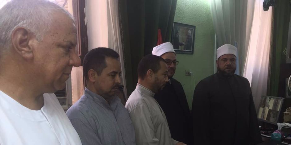 وكيل أوقاف الإسكندرية يكرم 4 عمال بمسجد سيدي بشر لضبطهم شخص حاول سرقة صندوق نذور ( صور ) وكيل أوقاف الإسكندرية يكرم 4 عمال بمسجد سيدي بشر لضبطهم شخص حاول سرقة صندوق نذور ( صور )