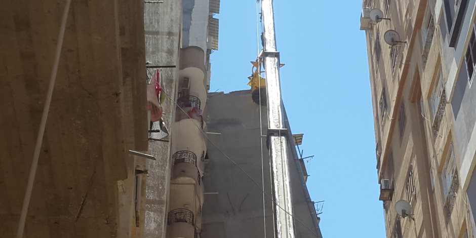 تجهيز أماكن لـ 350 أسرة متضررة من البرج المائل بالأزاريطة في الإسكندرية  (صور وفيديو)