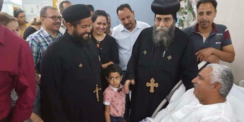 الكنيسة المصرية تواصل زيارة الناجين من أحداث المنيا الإرهابية 