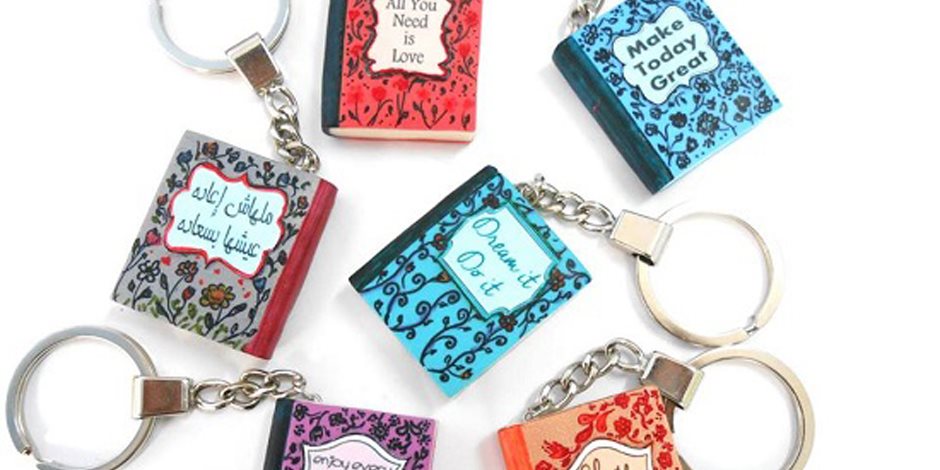 مصممة الحلى "مها عاطف" تقدم موديلات أنيقة من الصلصال الملون