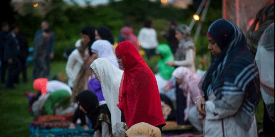  ردا على مبادرة المسجد الليبرالى.. «الإفتاء»: لايجوز اختلاط المرأة بالرجل فى الصلاة