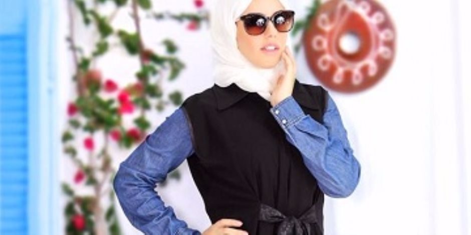 مصممة الأزياء" رنا رشيد " تقدم عبايات رمضان بالشيفون الأسود والدانتيل 