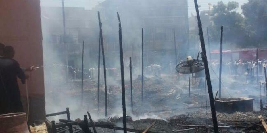 السيطرة على حريق يدمر شادر الخضار بإدفو شمال أسوان (صور)