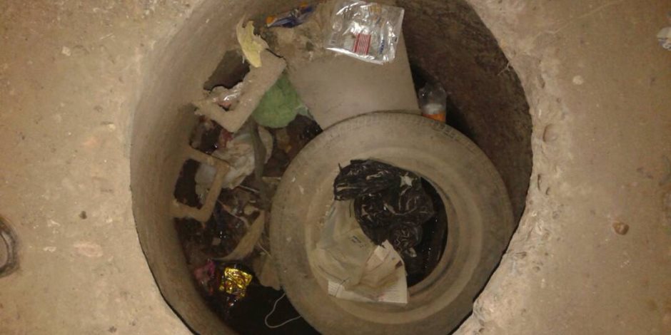 مياه الفيوم : سرقة 50 غطاء مطبق صرف صحي بطامية ينذر بكارثة (صور)