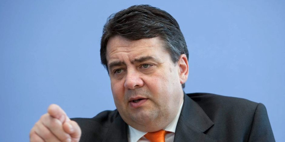 زيجمار جابرييل.. وزير خارجية ألمانيا محامياً عن قطر 
