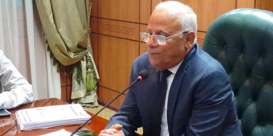 محافظ بورسعيد يجتمع بالمرشحين في انتخابات المصري