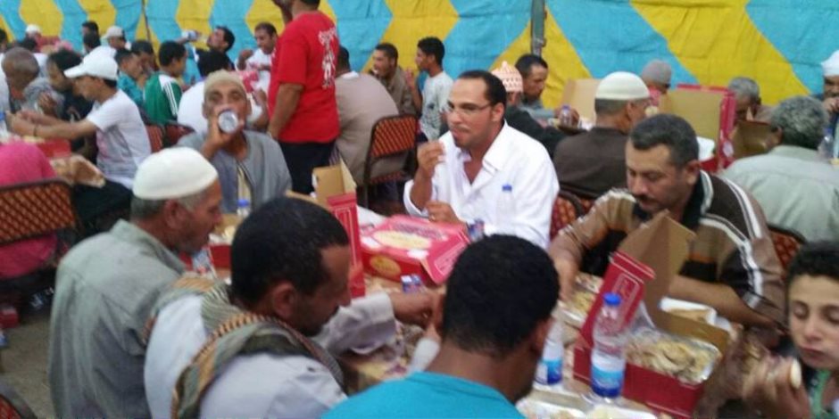 محافظة كفر الشيخ تنظم إفطارا جماعيا بقرية الخوالد بسيدي سالم (صور)