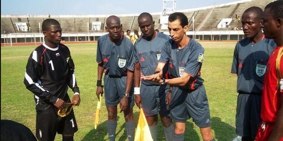 لمغيفري حكماً لمباراة الوداد والأهلي بدلًا من الزامبي سيكازوري